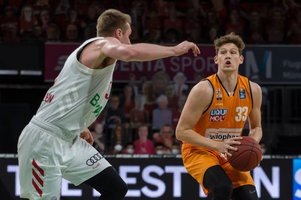 从体育圈到 从体育圈到