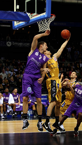 年纪轻轻 年纪轻轻