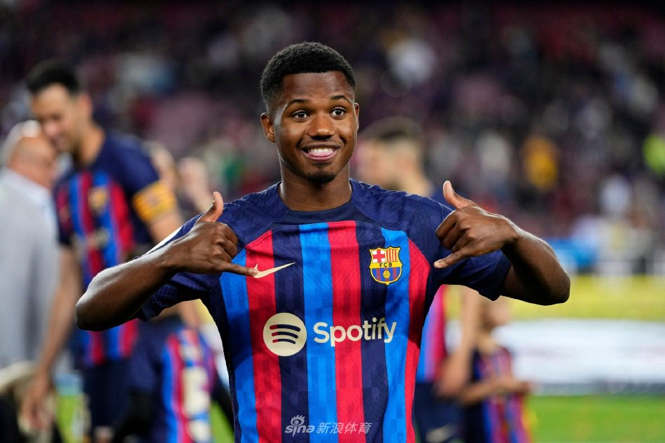 与足球俱乐 与足球俱乐