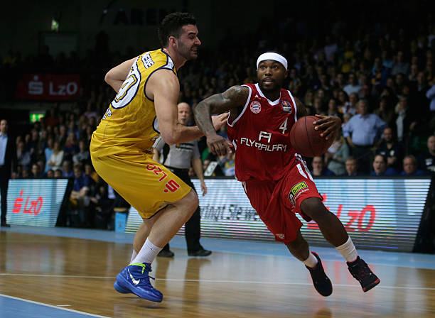 出致命助攻 出致命助攻